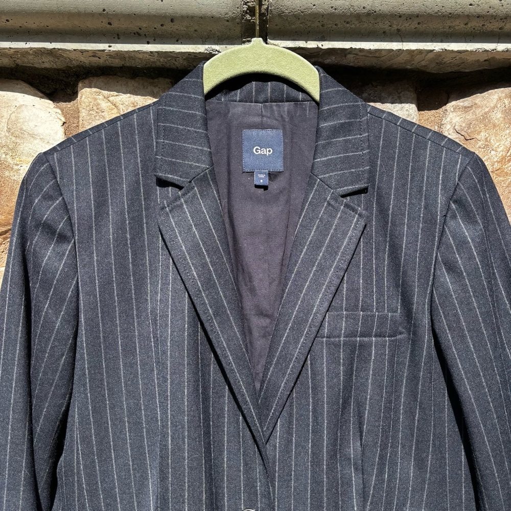Vintage Gap Women’s Wool Blazer Pinstripe Navy Blue Size 8 2 Button Career 2010 - Picture 2 of 9